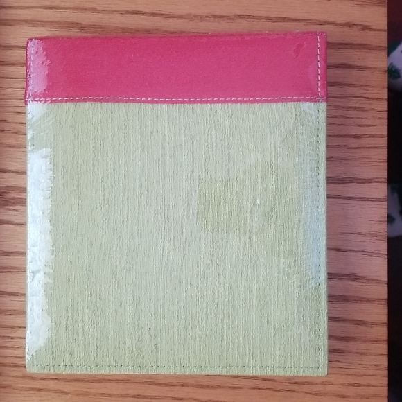 Portafolia 8x8 scrapbook - Picture 2 of 3